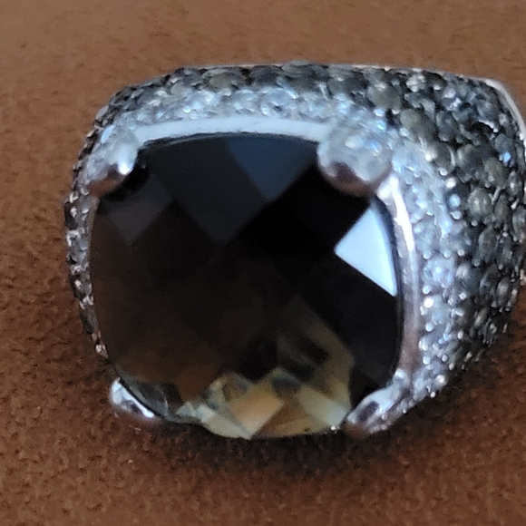 Elegant Black and Sterling Silver Women's Ring - Picture 5 of 6